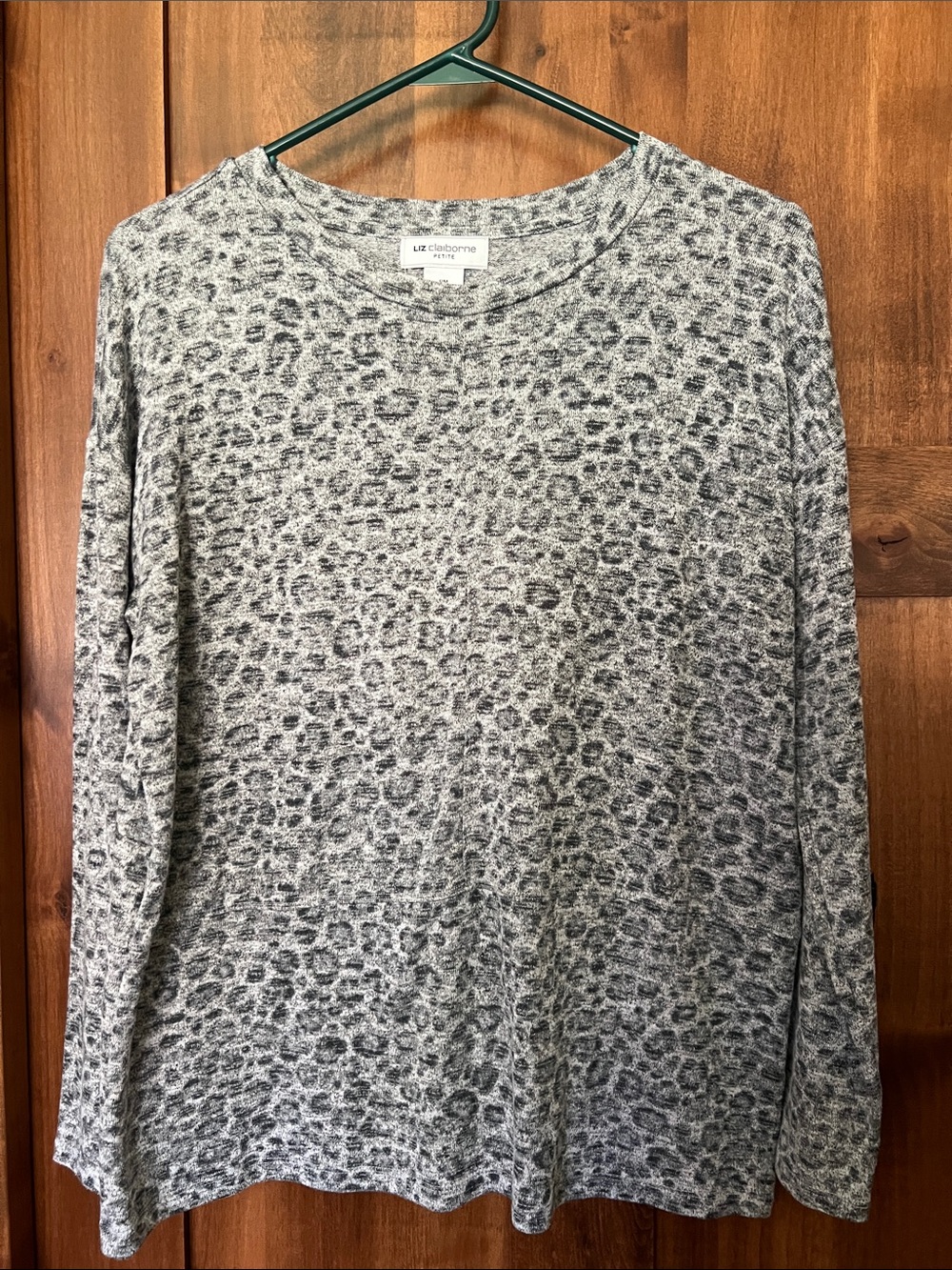 Liz Claiborne Gray Leopard-Print Crewneck Top